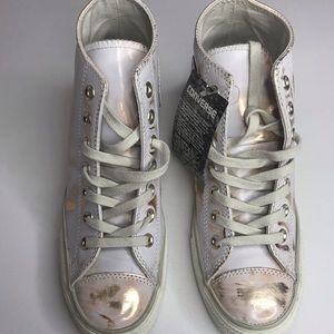 chuck taylor Lux brush off leather mid.Size wm 8.5